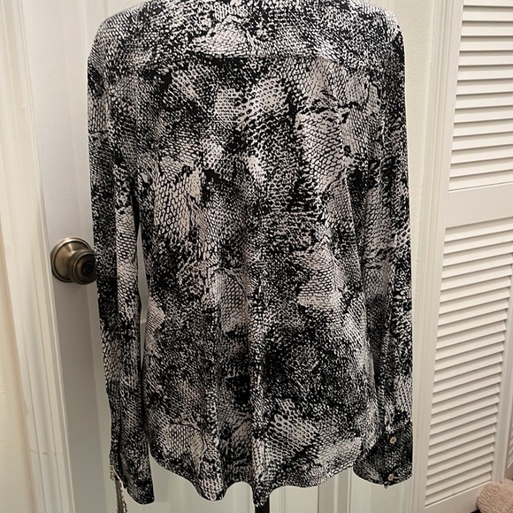 Dana Buchman snakeskin print blouse - Picture 4 of 8